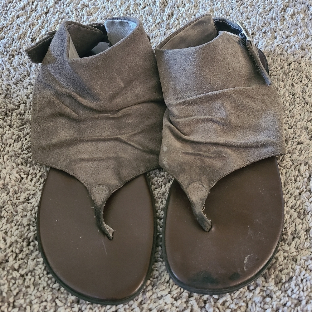 Sandles